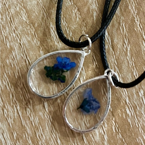❤️‍🔥BOGO FREE handmade dainty blue pressed flower pendent necklace jewelry - Picture 2 of 3
